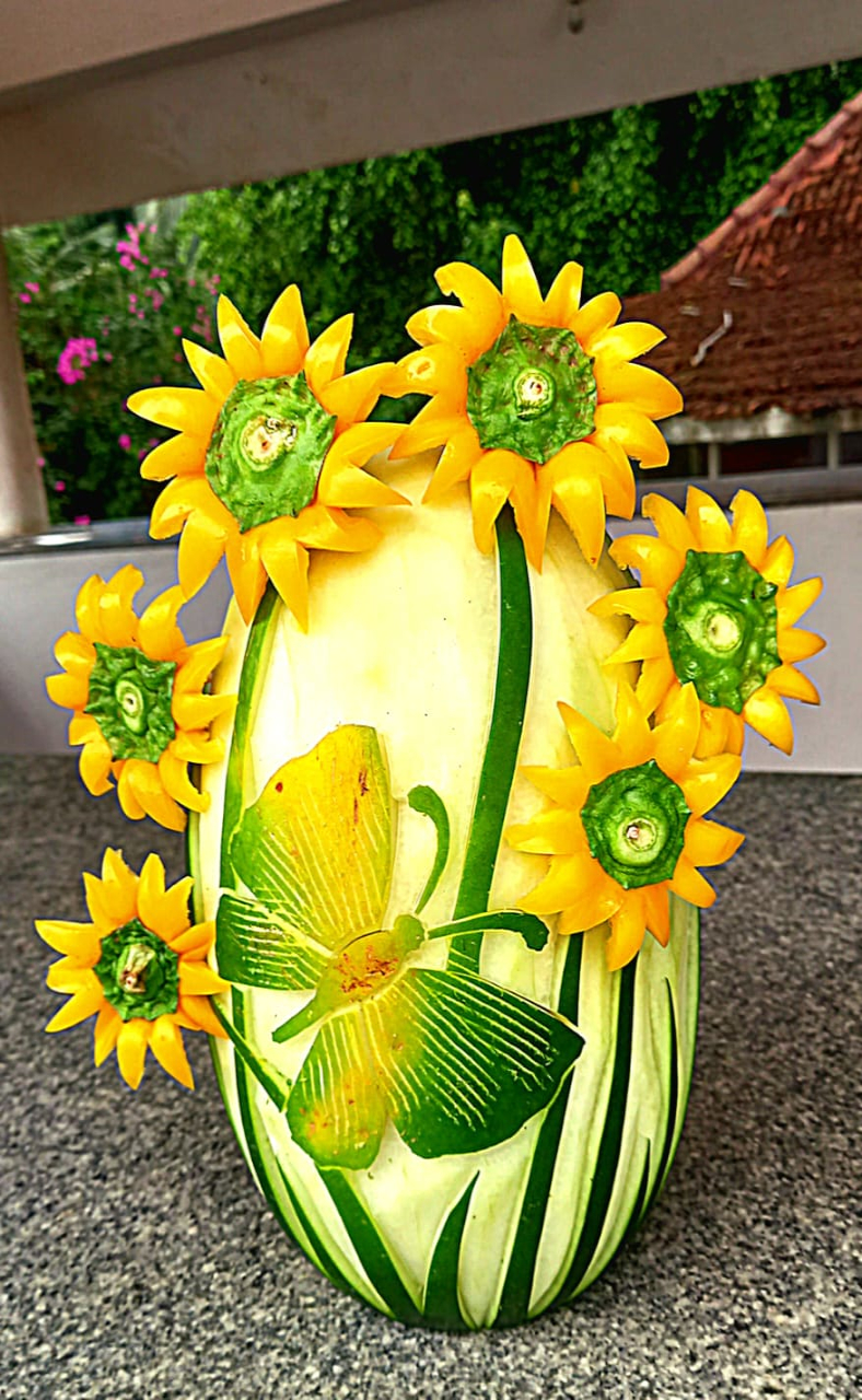 Arreglo frutal girasoles
