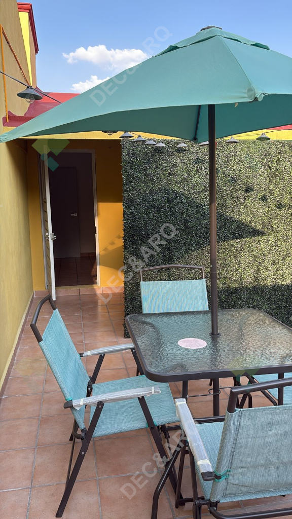 Terraza con mueble de jardin
